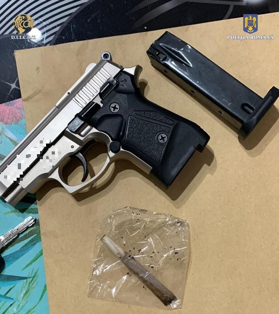 Zeci de percheziții la mare, înainte de 1 mai: Droguri confiscate și 14 bărbați reținuți de DIICOT 764684