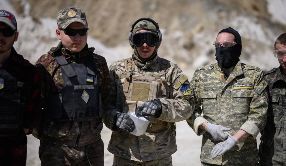 Imagini impresionante de la antrenamentele militare ale voluntarilor civili ucraineni. Zeci de mii de oameni luptă să-și apere țara 764954