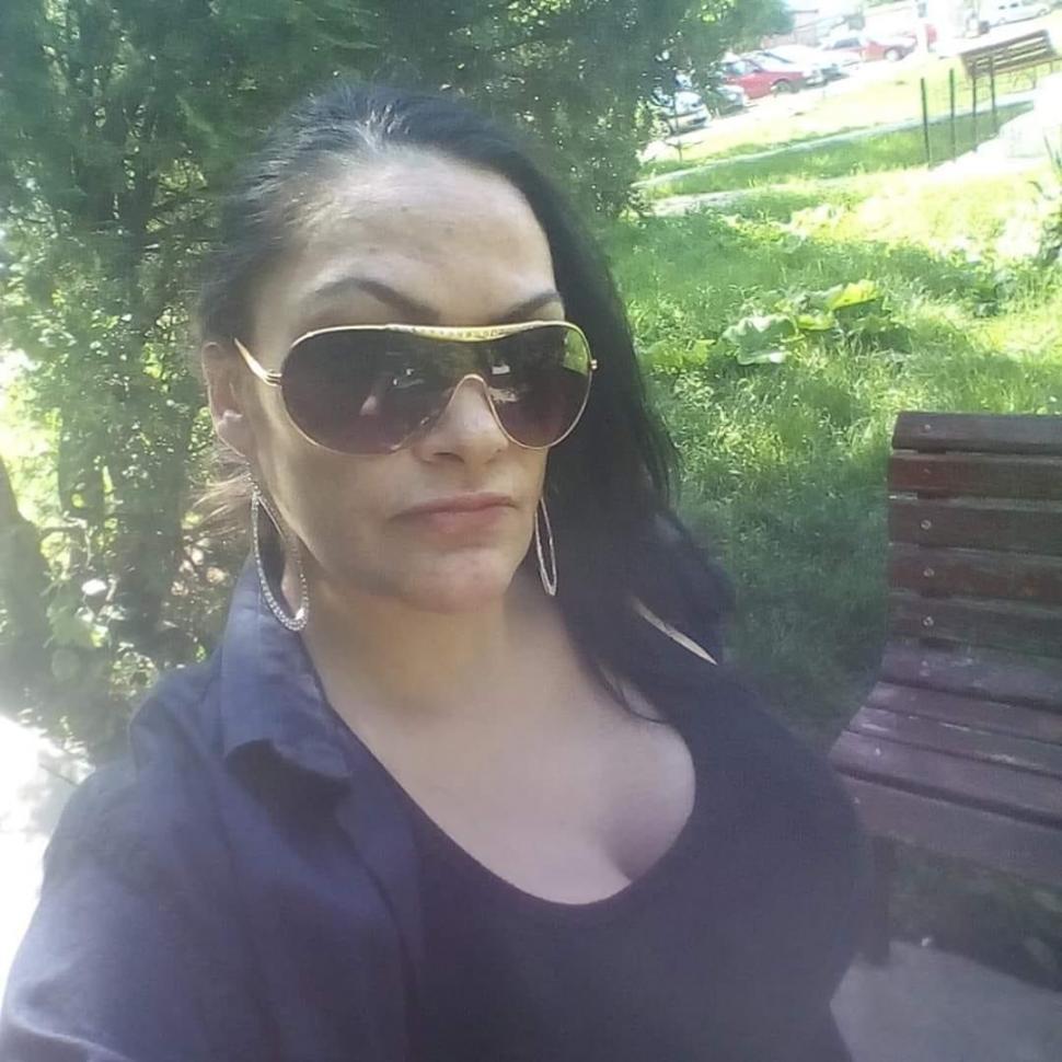 Loredana a fost condamnată la moarte şi executată pe loc, după ce iubitul ei a prins-o cu un alt bărbat în parc 764874