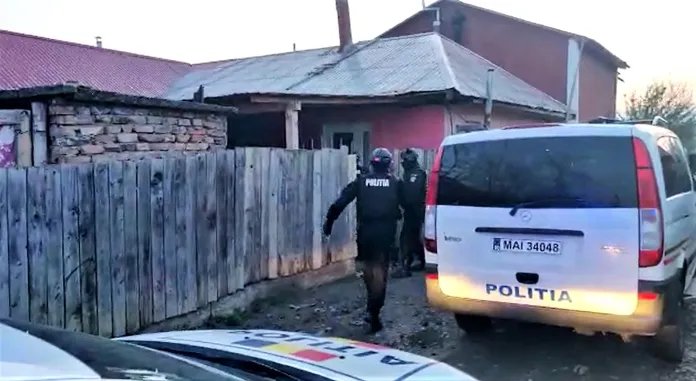 Percheziții ample în județul Vaslui. Peste 100 de polițiști și 40 de jandarmi au participat la acțiune