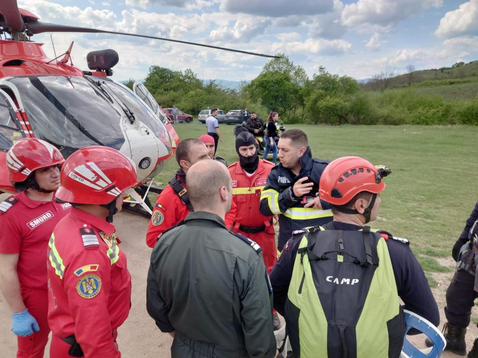 Grav accident în Alba: Un ATV cu doi minori s-a răsturnat la Râpa Roşie. Intervin alpiniştii şi elicopterul SMURD 765046