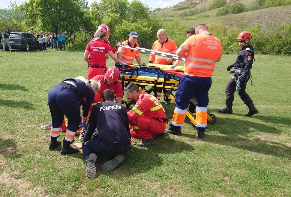 Grav accident în Alba: Un ATV cu doi minori s-a răsturnat la Râpa Roşie. Intervin alpiniştii şi elicopterul SMURD 765050