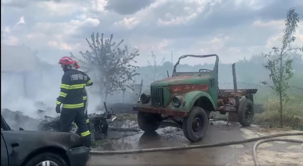 Incendiu puternic la un centru de dezmembrări auto din Giurgiu 765035