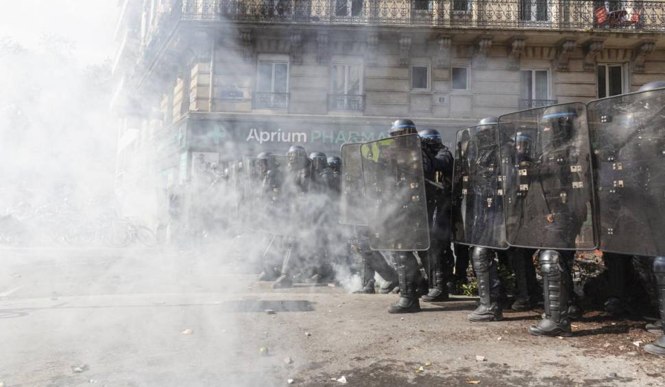 Proteste în Franța de 1 Mai. Manifestări violente la Paris | Poliția a reținut zeci de persoane  765111
