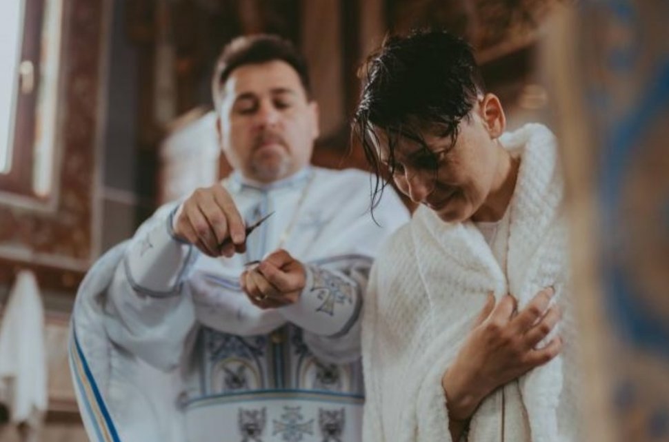 O femeie din Ucraina care nu credea în existența lui Dumnezeu s-a convertit la ortodoxie la Mănăstirea Văratec 