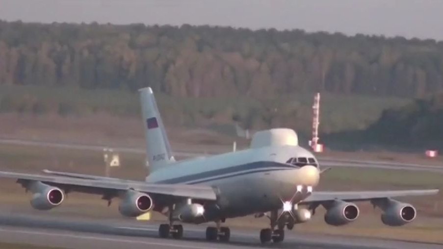 Avionul nuclear al lui Putin, văzut lângă Moscova