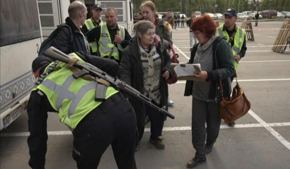 Ce s-a întâmplat cu civilii evacuați din uzina Azovstal, încercuită de forțele ruse la Mariupol 765520
