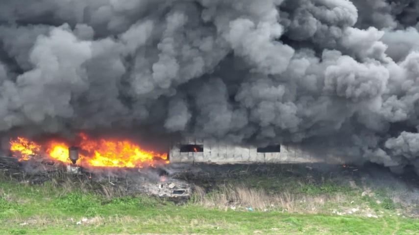 Incendiu devastator la un depozit de deșeuri, în Techirghiol! Norul uriaş de fum, văzut de la 20 de km distanţă 765555