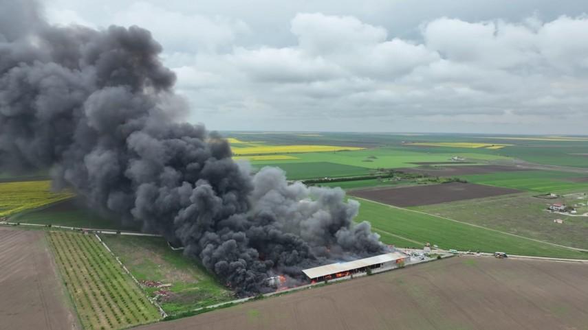 Incendiu devastator la un depozit de deșeuri, în Techirghiol! Norul uriaş de fum, văzut de la 20 de km distanţă 765556