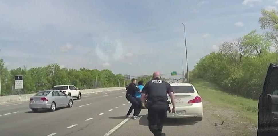 Un bărbat oprit în trafic s-a luptat cu doi polițiști și i-a târât cu mașina, în Tennessee 765538