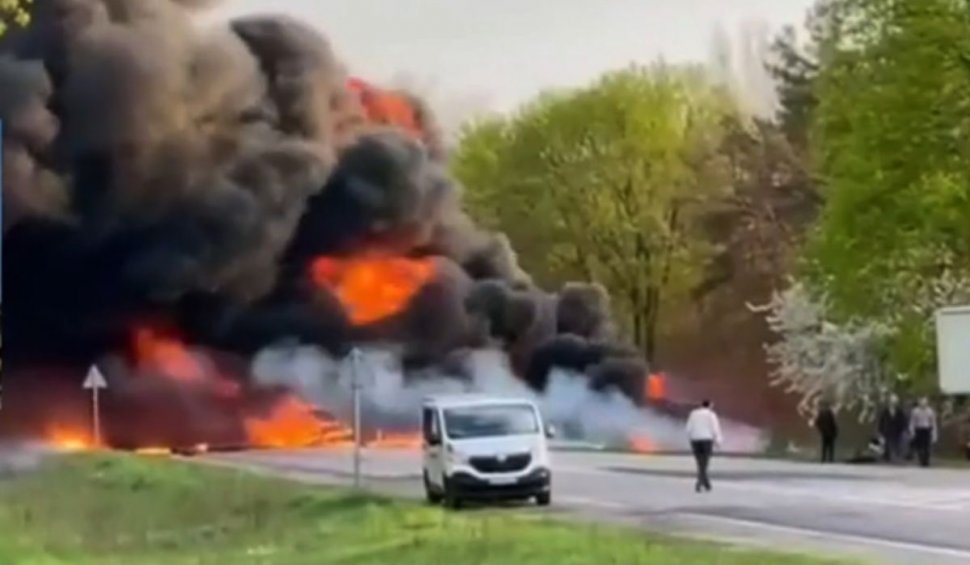 Accident cu 27 de morţi în Ucraina, după ce un autocar, un microbuz şi o autocisternă au luat foc