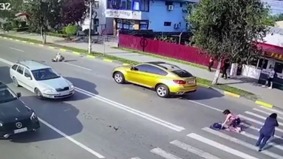 Două fete au fost spulberate pe trecerea de pietoni de un şofer cu BMW, în Galaţi