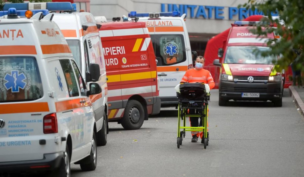 O bătrână din Vrancea a fost plimbată 9 ore cu ambulanța, între spitale: ”Am externat-o ieri sănătoasă și acum abia mai respiră!”