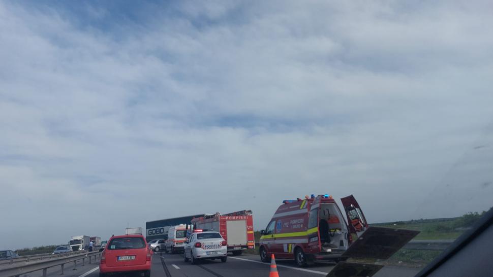 Accident pe autostrada București-Pitești. O mașină și un TIR s-au ciocnit: 2 răniți, circulație îngreunată spre Capitală 766334