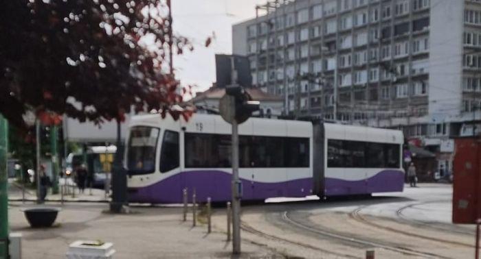 Momentul în care un tramvai a deraiat și a ajuns pe trotuar, în Timișoara. Liniile doar ce au fost reabilitate 766580