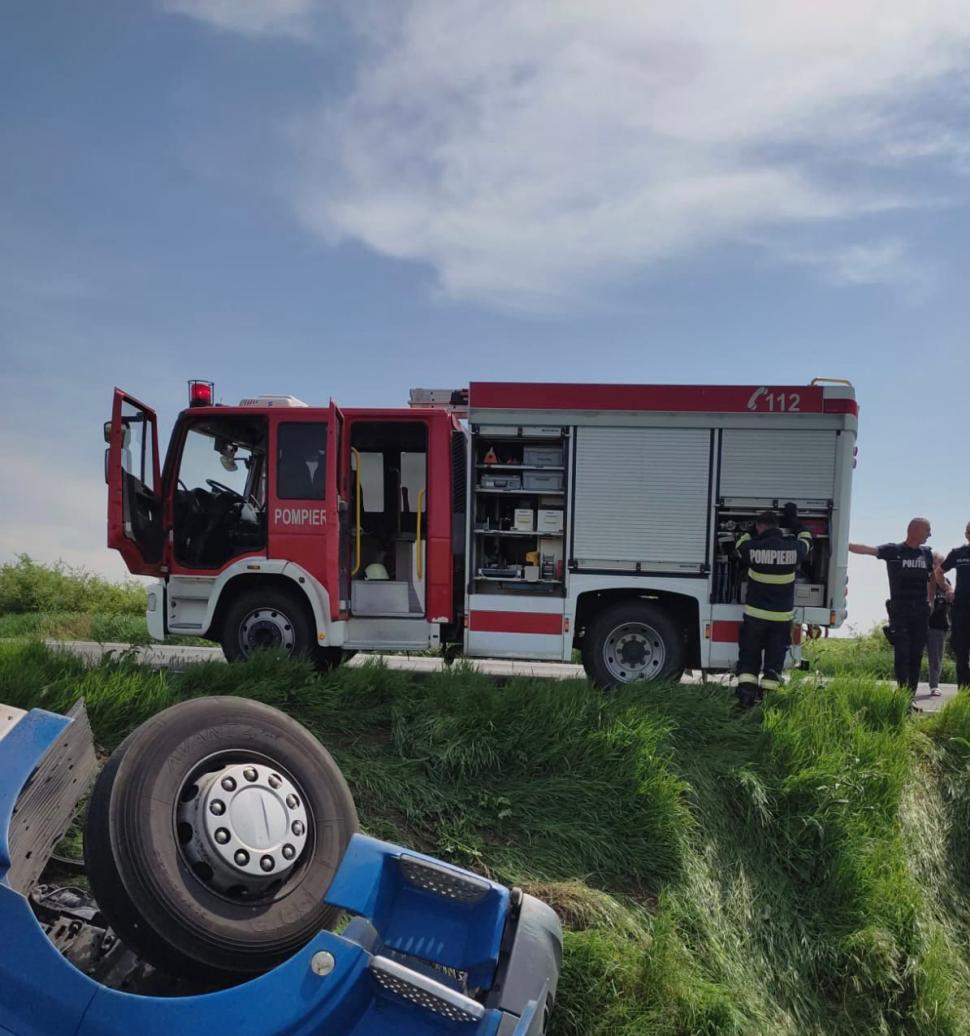 Accident în județul Arad! Un şofer a murit, după ce s-a răsturnat cu TIR-ul pe care îl conducea 766707