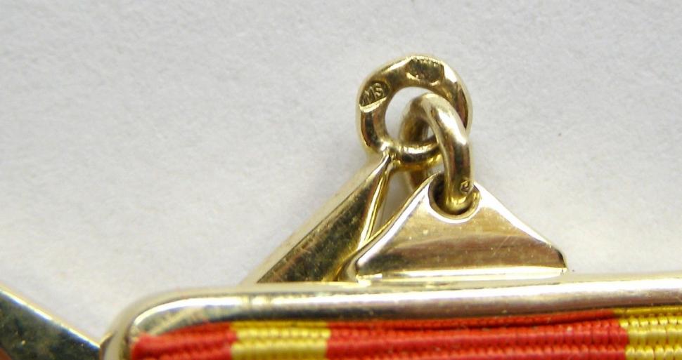 Suma uriaşă cerută de un sătmărean pentru diploma și decorația acordată de Nicolae Ceaușescu unui scriitor român 766778