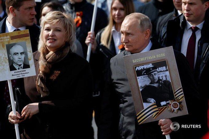 Vladimir Putin a coborât în mulțime, la Moscova, cu fotografia tatălui său | Bogdan Chireac: "Senzația transmisă e de confuzie profundă la Kremlin" 766700