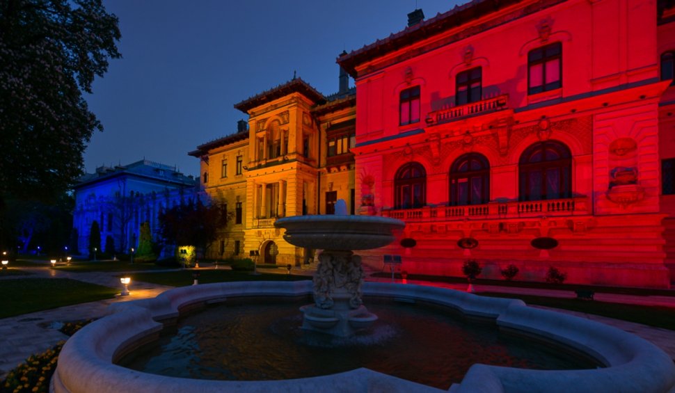 Palatul Cotroceni, iluminat în culorile tricolorului cu prilejul Zilei Independenței Naționale a României