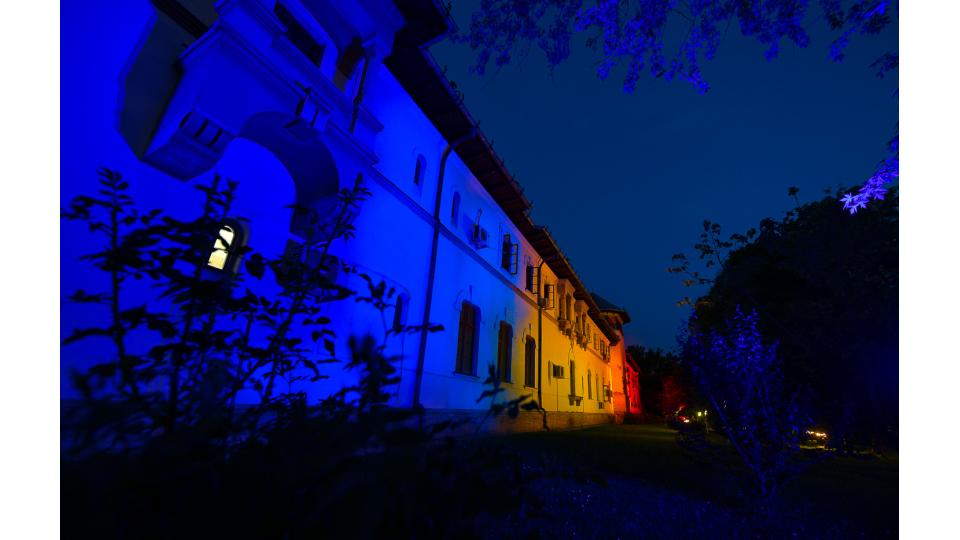 Palatul Cotroceni, iluminat în culorile tricolorului cu prilejul Zilei Independenței Naționale a României 767015