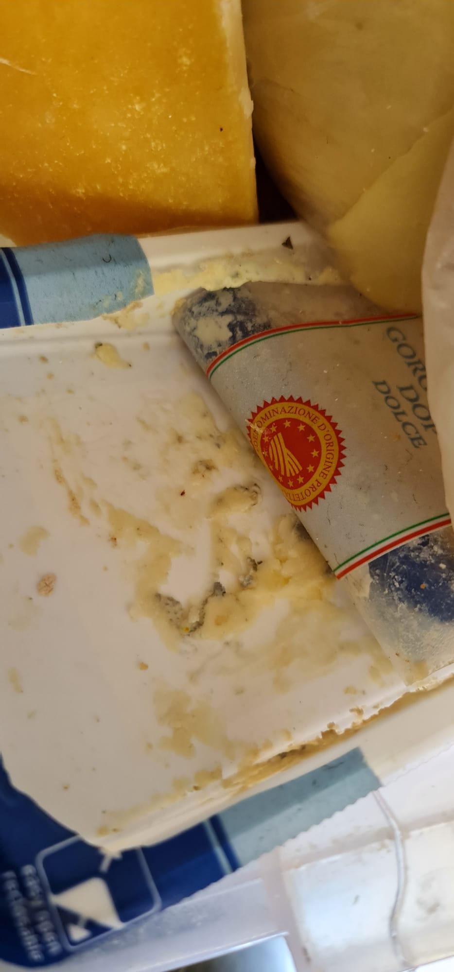 Excremente de șoareci, mâncare stricată și mucegăită, într-un restaurant din Galați. ANPC a dat o amendă usturătoare și a închis localul 767243