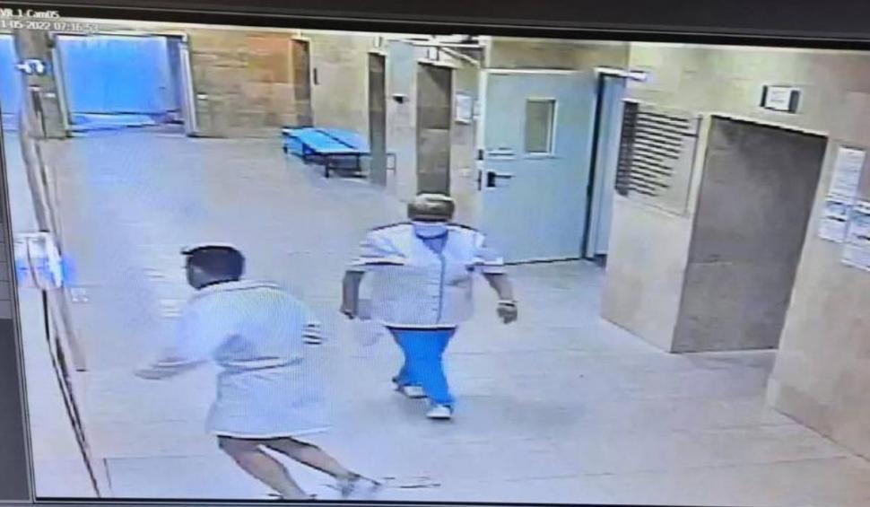 Deținutul care a evadat din Spitalul Bagdasar, îmbrăcat în haine de doctor, a fost prins 767130