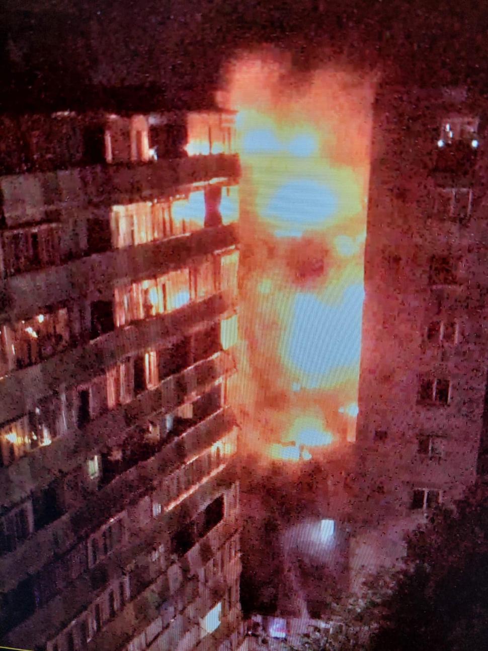 Incendiu devastator la un bloc de zece etaje din Sectorul 5, în Bucureşti 767864