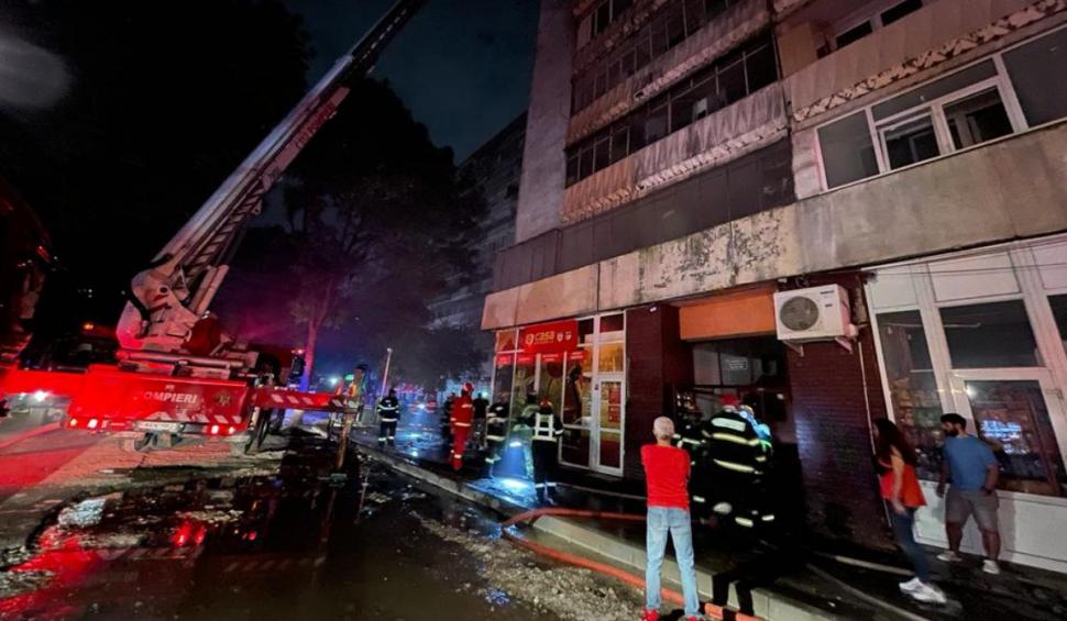 Incendiu devastator la un bloc de zece etaje din Sectorul 5, în Bucureşti 767865