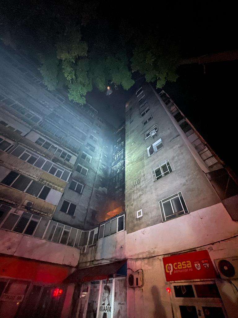 Incendiu devastator la un bloc de zece etaje din Sectorul 5, în Bucureşti 767867