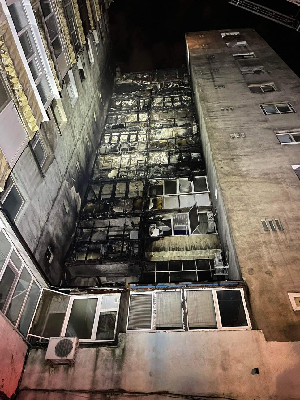 Incendiu devastator la un bloc de zece etaje din Sectorul 5, în Bucureşti 767872