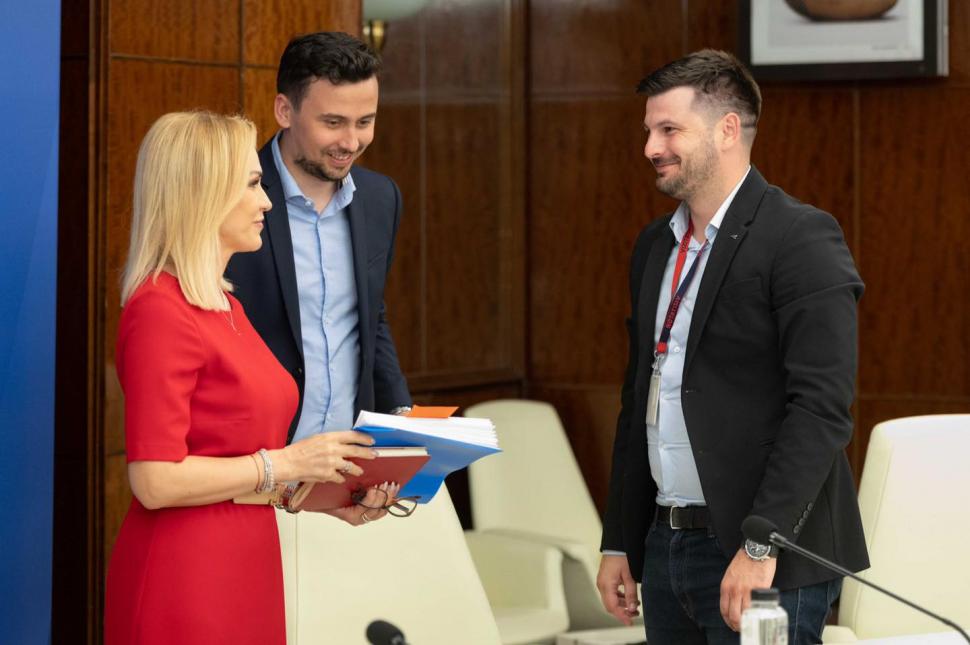 Gabriela Firea, mesaj de susţinere pentru tinerii din România | Ce proiecte pregăteşte ministerul Familiei 768081