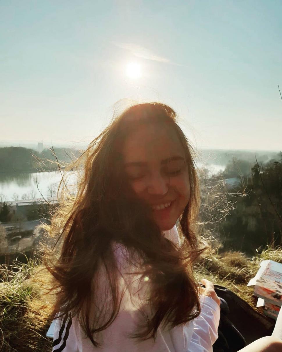 Ea este turista româncă din Thailanda, care a murit după ce a vrut să îşi facă un selfie lângă o cascadă 768175