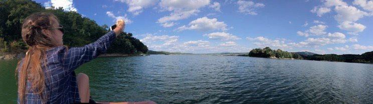 Ea este turista româncă din Thailanda, care a murit după ce a vrut să îşi facă un selfie lângă o cascadă 768188