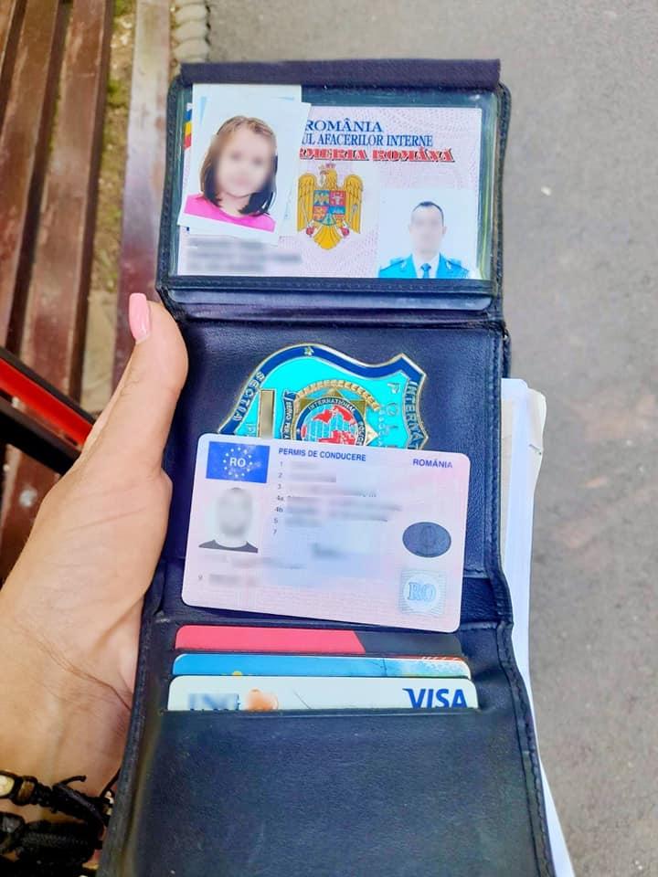 Un jandarm şi-a pierdut borseta cu acte şi bani în Sectorul 6. La scurt timp s-a trezit cu o polițistă la uşă 768303