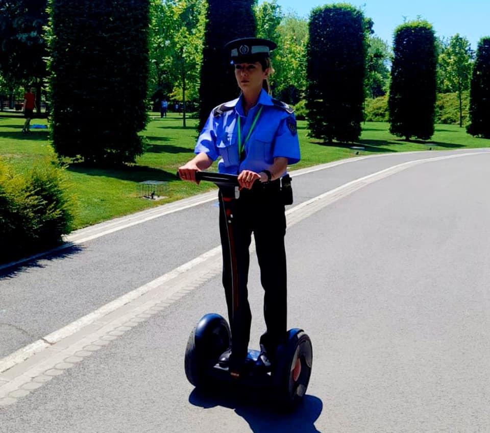 Un jandarm şi-a pierdut borseta cu acte şi bani în Sectorul 6. La scurt timp s-a trezit cu o polițistă la uşă 768304