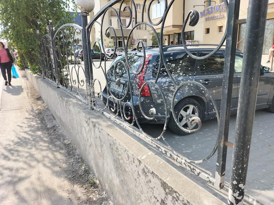 Păţania unui şofer din Cluj. Şi-a lăsat maşina în parcare și a găsit-o stropită cu ciment: "O lucrat Dorel de Florești” 768326