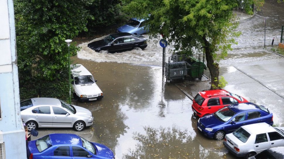 Apa Nova a intervenit noaptea trecută cu peste 100 de utilaje în urma inundațiilor puternice din București