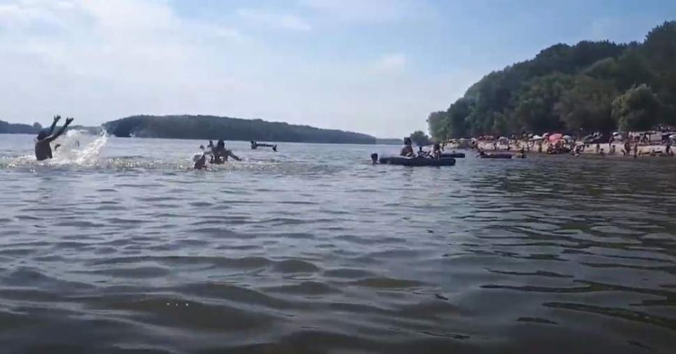 Plaja cu nisip fin aflată la doar o oră de București. Este asaltată de sute de turiști  768574