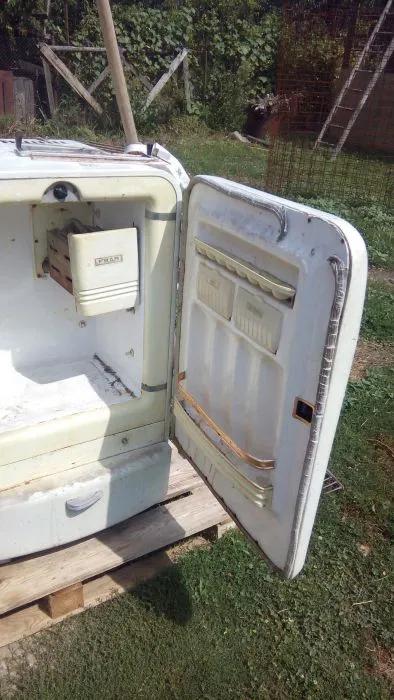 Suma uriașă cerută de un român pentru un frigider Fram din 1960 pe un site de anunțuri 768838