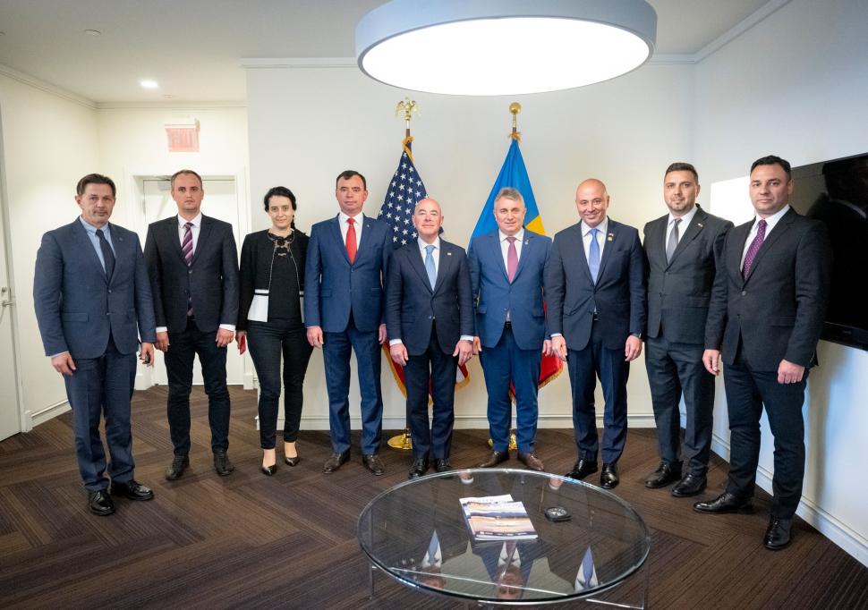 Ambasadorul României în SUA, Andrei Muraru, după întâlnirea cu Secretarul pentru Securitate Internă al SUA: ”Am vorbit despre accederea în programul Visa Waiver” 769097