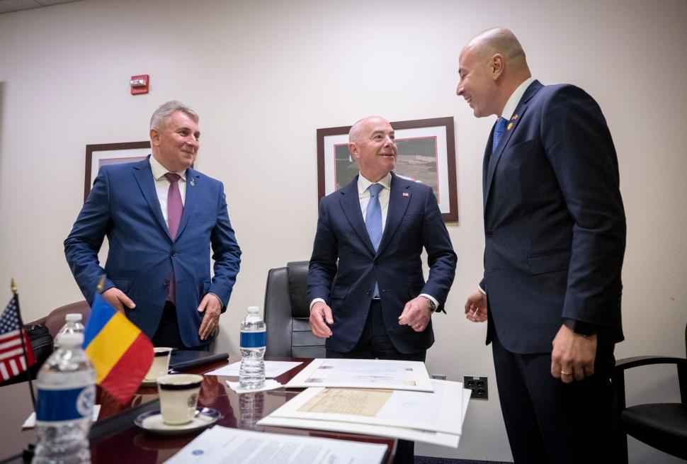 Ambasadorul României în SUA, Andrei Muraru, după întâlnirea cu Secretarul pentru Securitate Internă al SUA: ”Am vorbit despre accederea în programul Visa Waiver” 769102