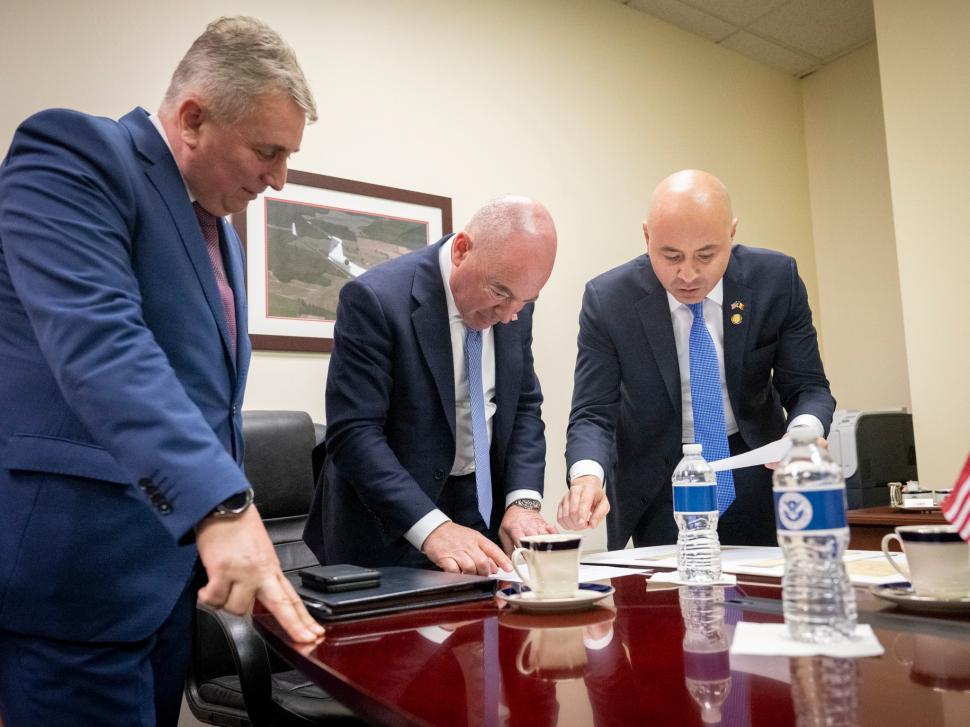 Ambasadorul României în SUA, Andrei Muraru, după întâlnirea cu Secretarul pentru Securitate Internă al SUA: ”Am vorbit despre accederea în programul Visa Waiver” 769106