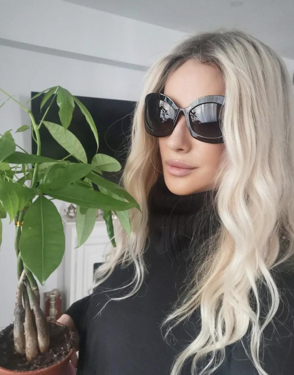 Cum arată Tania Budi în costum de baie la 54 de ani 768917