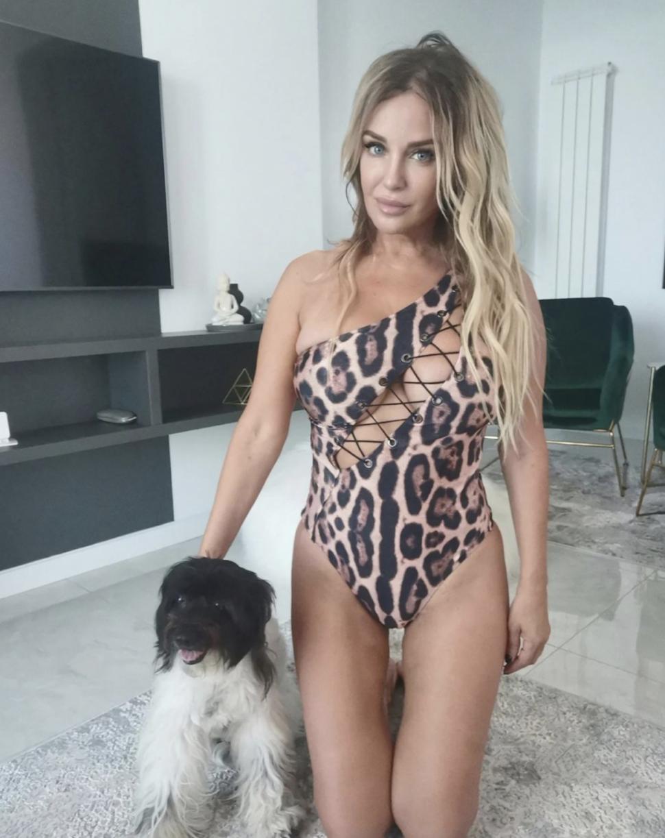 Cum arată Tania Budi în costum de baie la 54 de ani 768923