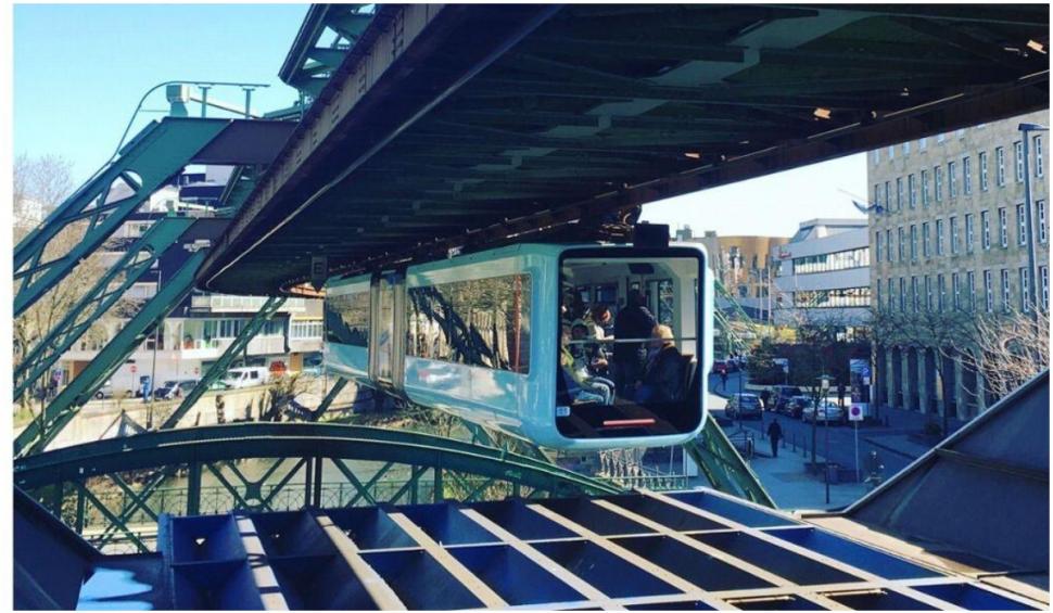 Cum arată trenurile zburătoare desprinse parcă din filme SF 769093