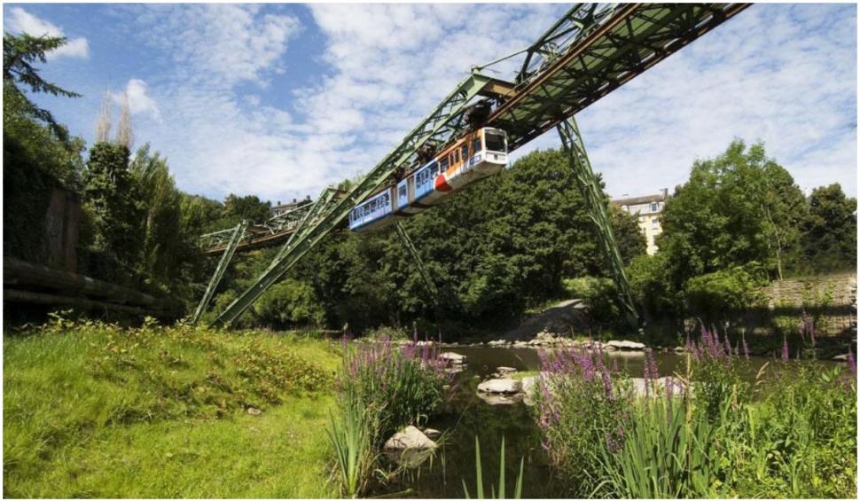 Cum arată trenurile zburătoare desprinse parcă din filme SF 769094