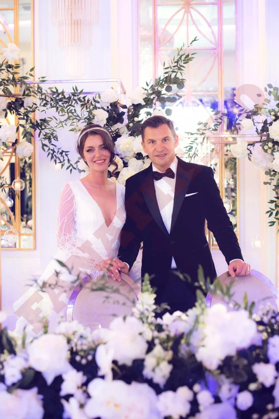 Nuntă mare în PNL. Purtătorul de cuvânt s-a însurat cu fiica lui Marcel Vela  769303