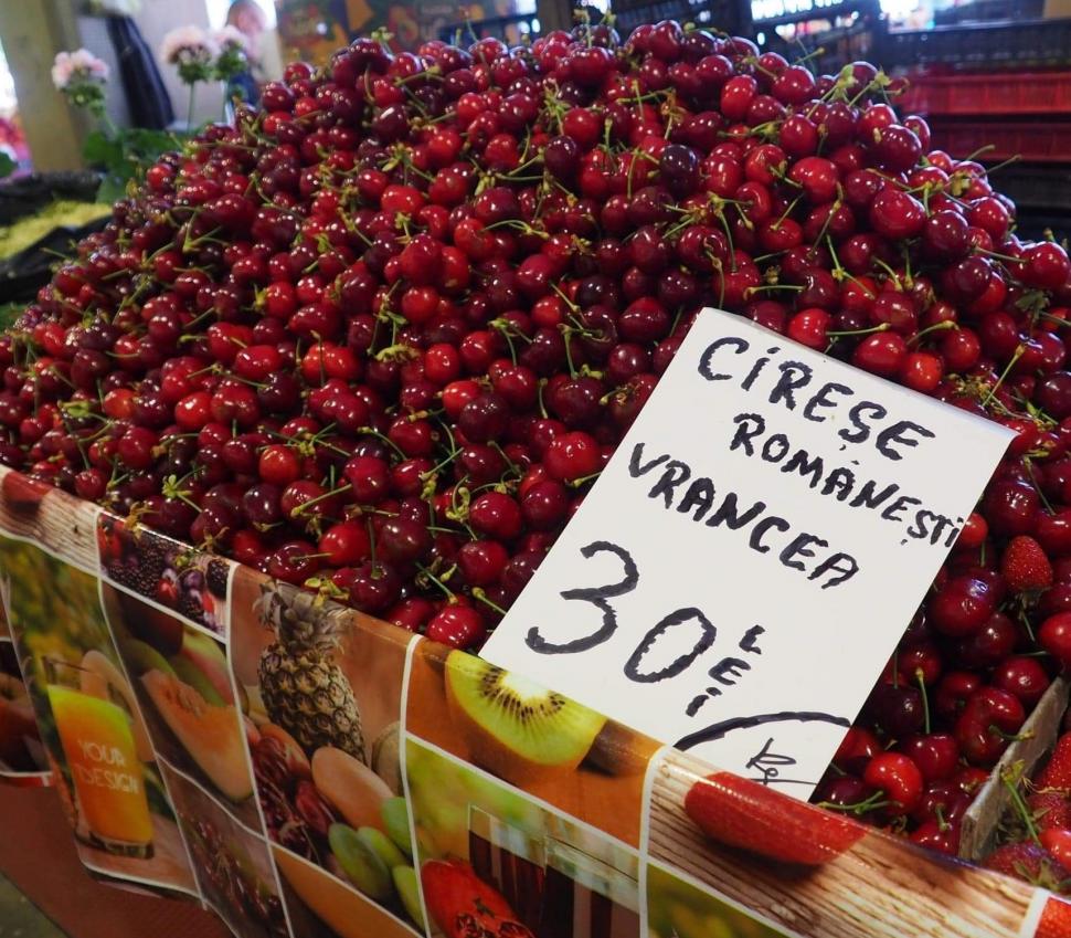 Au apărut cireșele românești, de 6 ori mai ieftine. Piața Obor din București: "prețurile balamuc" 769391