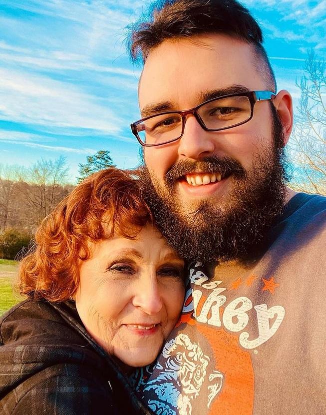 Dovada că iubirea nu are vârstă. Ea are 77 de ani, iar el, 24. "Amorul este încă grozav" 769576