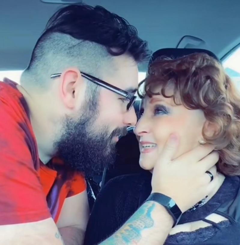 Dovada că iubirea nu are vârstă. Ea are 77 de ani, iar el, 24. "Amorul este încă grozav" 769577